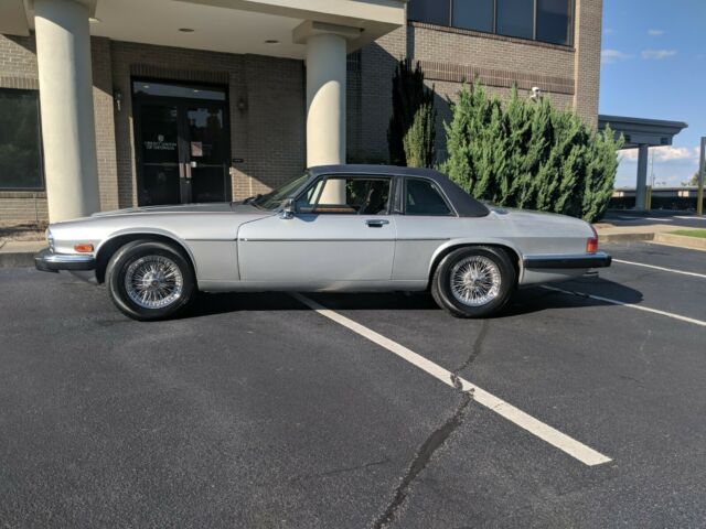 1987 Jaguar XJ12 - photo 6