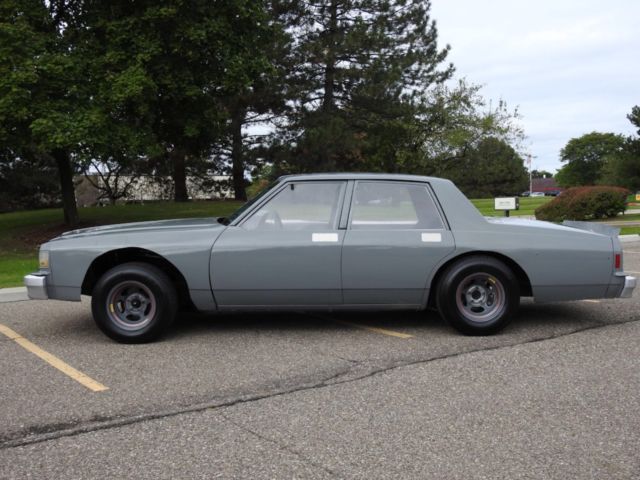 1987 Chevrolet Caprice Grey - photo 2