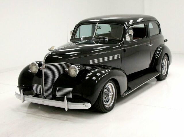 Faultless Black Paint/Pristine Chrome/Art Deco Dash/Saddle Leather 1939 Chevrolet Master Deluxe