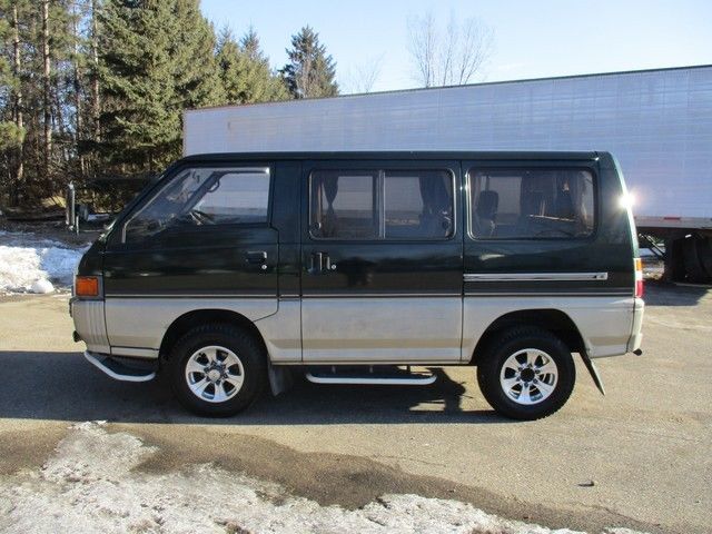 1987 Mitsubishi Delica Exceed Van 4X4 - photo 2