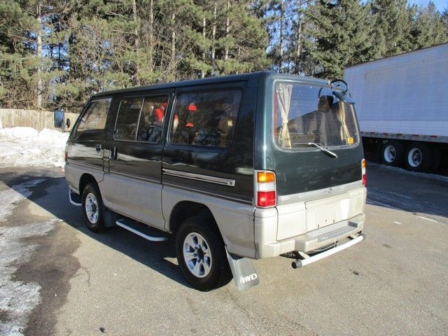 1987 Mitsubishi Delica Exceed Van 4X4 - photo 3