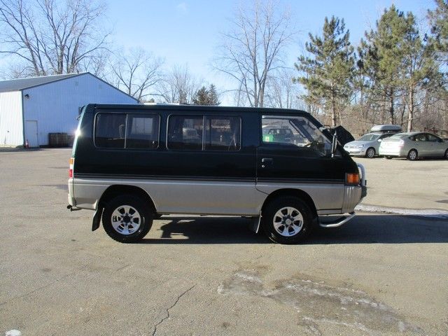 1987 Mitsubishi Delica Exceed Van 4X4 - photo 4