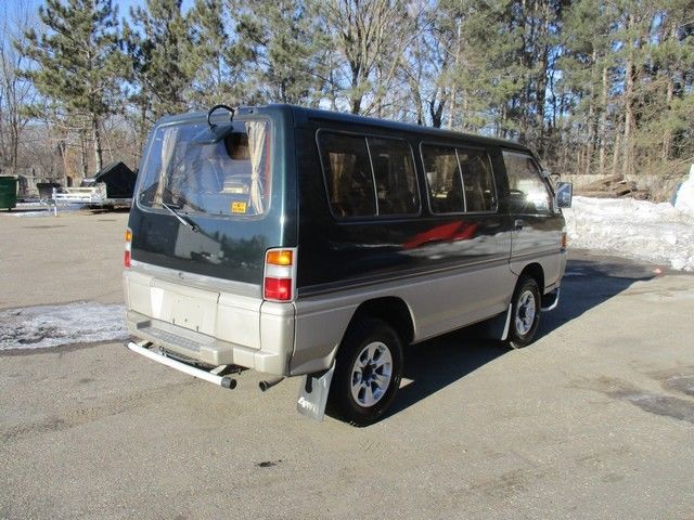 1987 Mitsubishi Delica Exceed Van 4X4 - photo 5