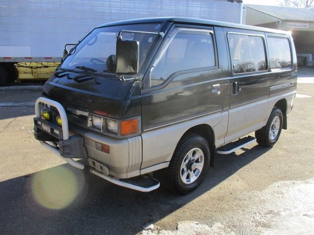 1987 Mitsubishi Delica Exceed Van 4X4 - photo 6