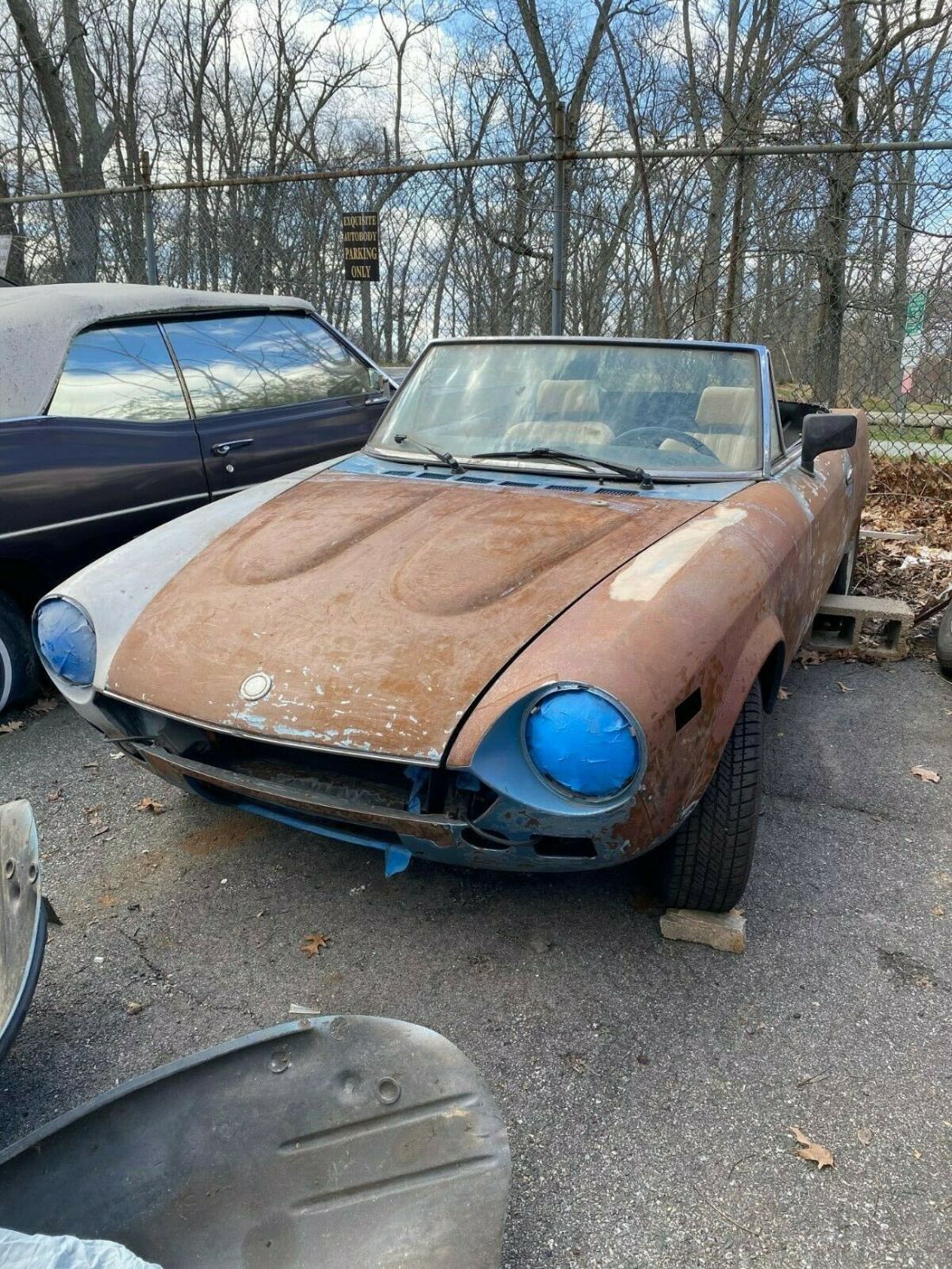 Fiat 124 spider 2000 Pininfarina 1982 in the middle of Restoration you complete 1982 Fiat Spider 2000