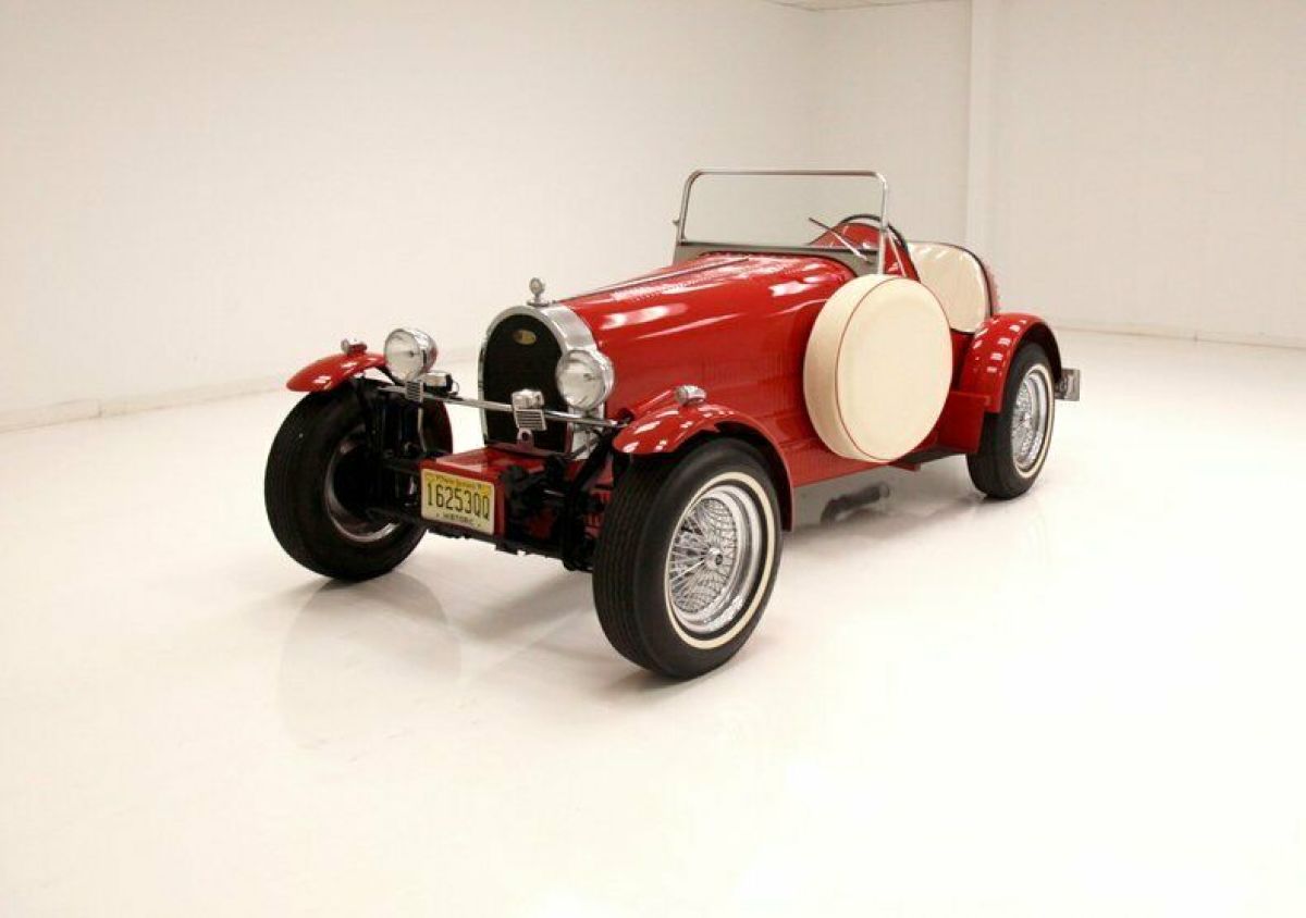 Fiberglass Exterior/Chromed Wire Wheels/VW 1600cc Air Cooled Engine/Fun Driver 1927 Bugatti Kit Car