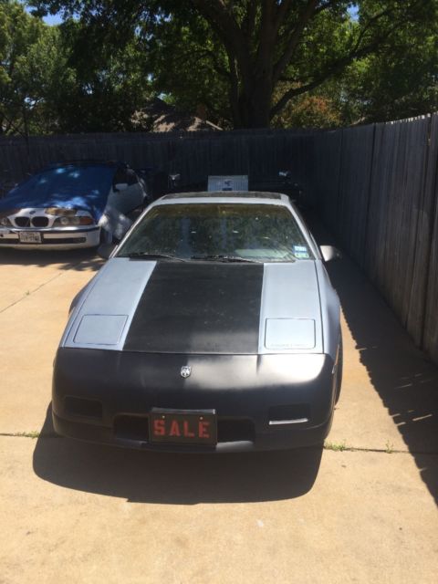 1985 Pontiac Fiero - photo 2
