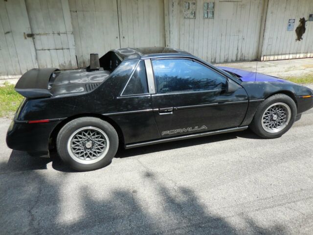 1988 Pontiac Fiero - photo 2