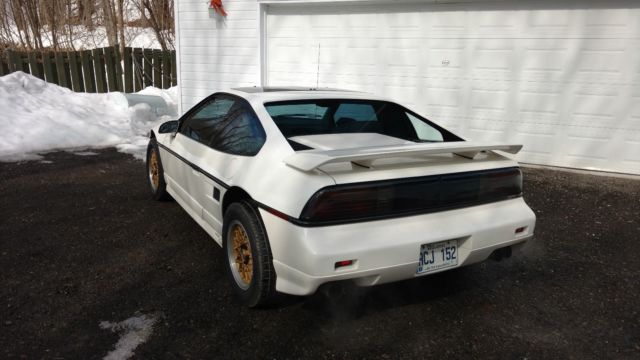 1988 Pontiac Fiero - photo 2