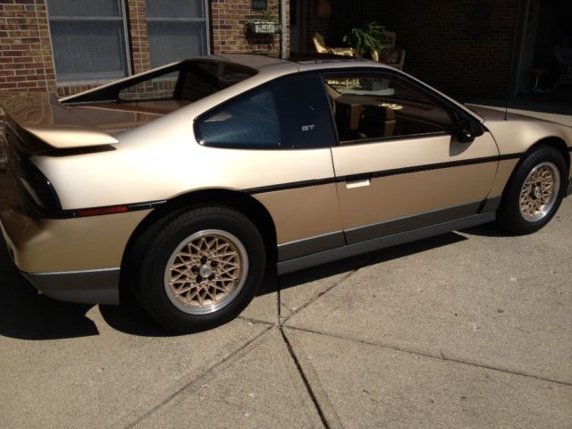 1986 Pontiac Fiero - photo 4