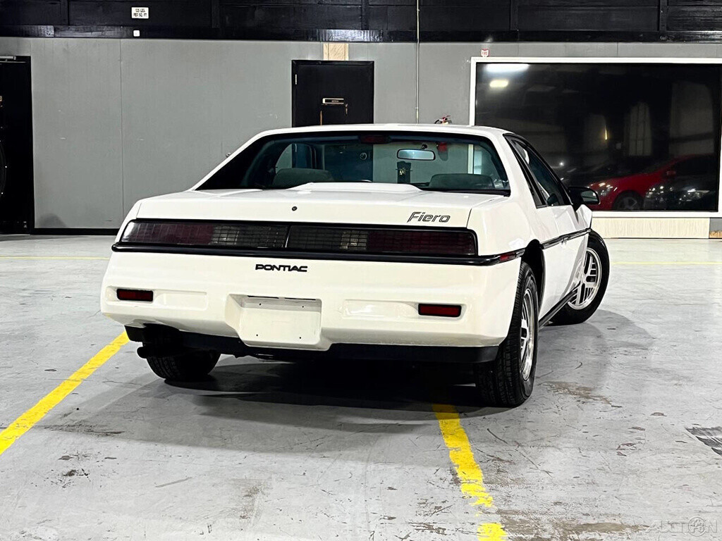 1987 Pontiac Fiero BASE COUPE - CLEAN CARFAX - 893 SUPER LOW MILES! - RARE FIND - photo 7
