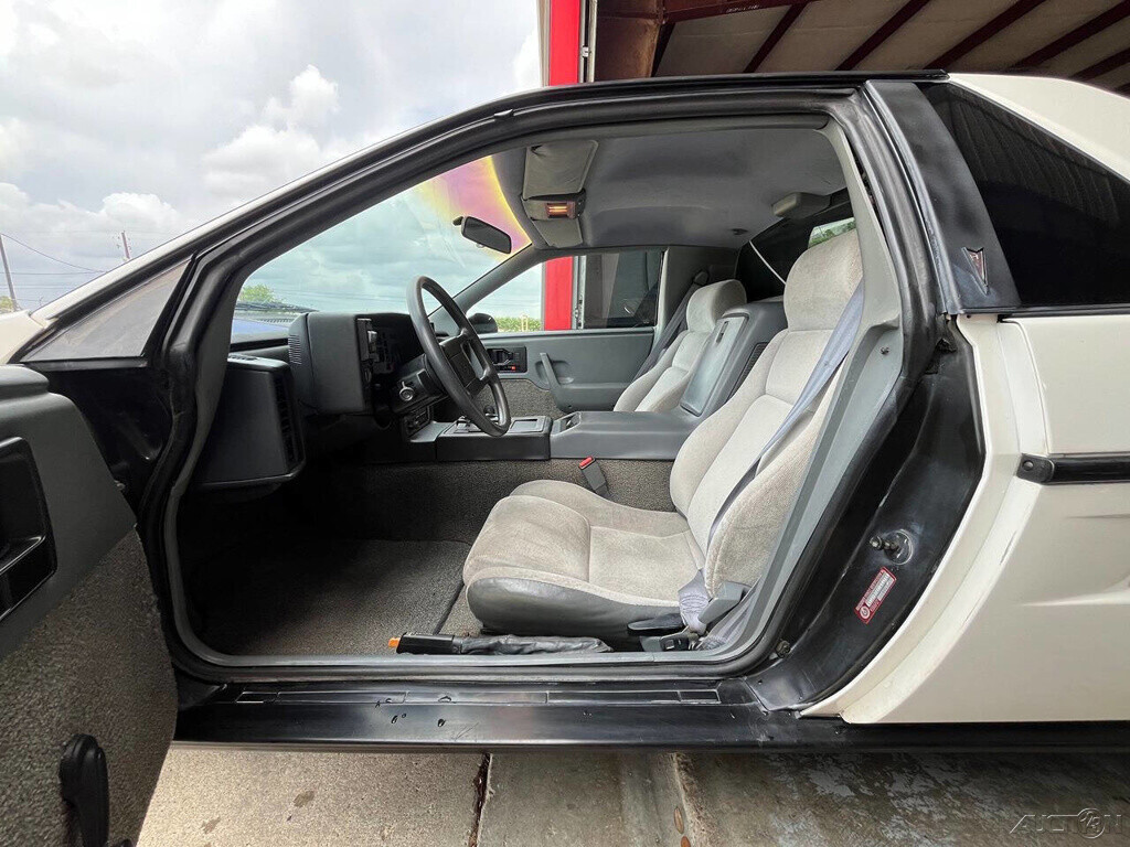 1987 Pontiac Fiero BASE COUPE - CLEAN CARFAX - 893 SUPER LOW MILES! - RARE FIND - photo 9