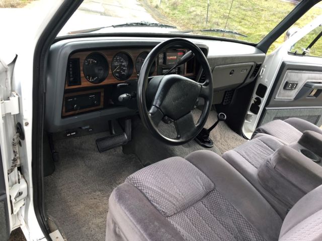 1993 Dodge Ram 2500 FIRST GEN 12 V 4X4 ONLY 137K - photo 12