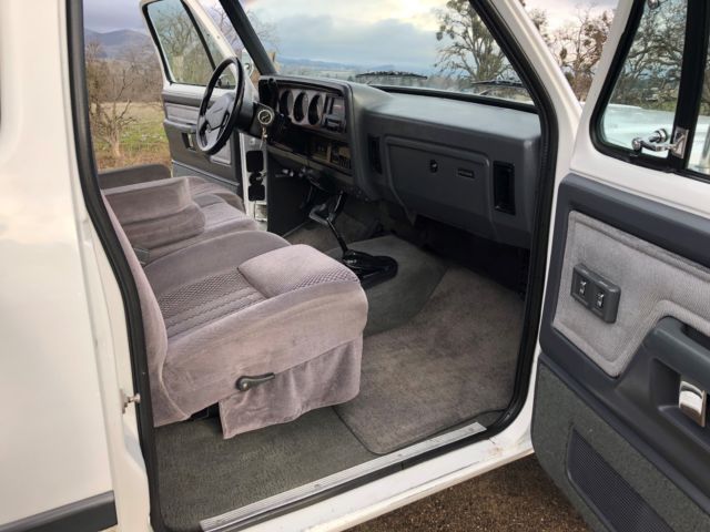 1993 Dodge Ram 2500 FIRST GEN 12 V 4X4 ONLY 137K - photo 13
