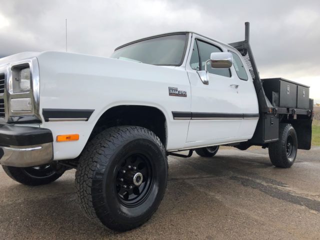 1993 Dodge Ram 2500 FIRST GEN 12 V 4X4 ONLY 137K - photo 2
