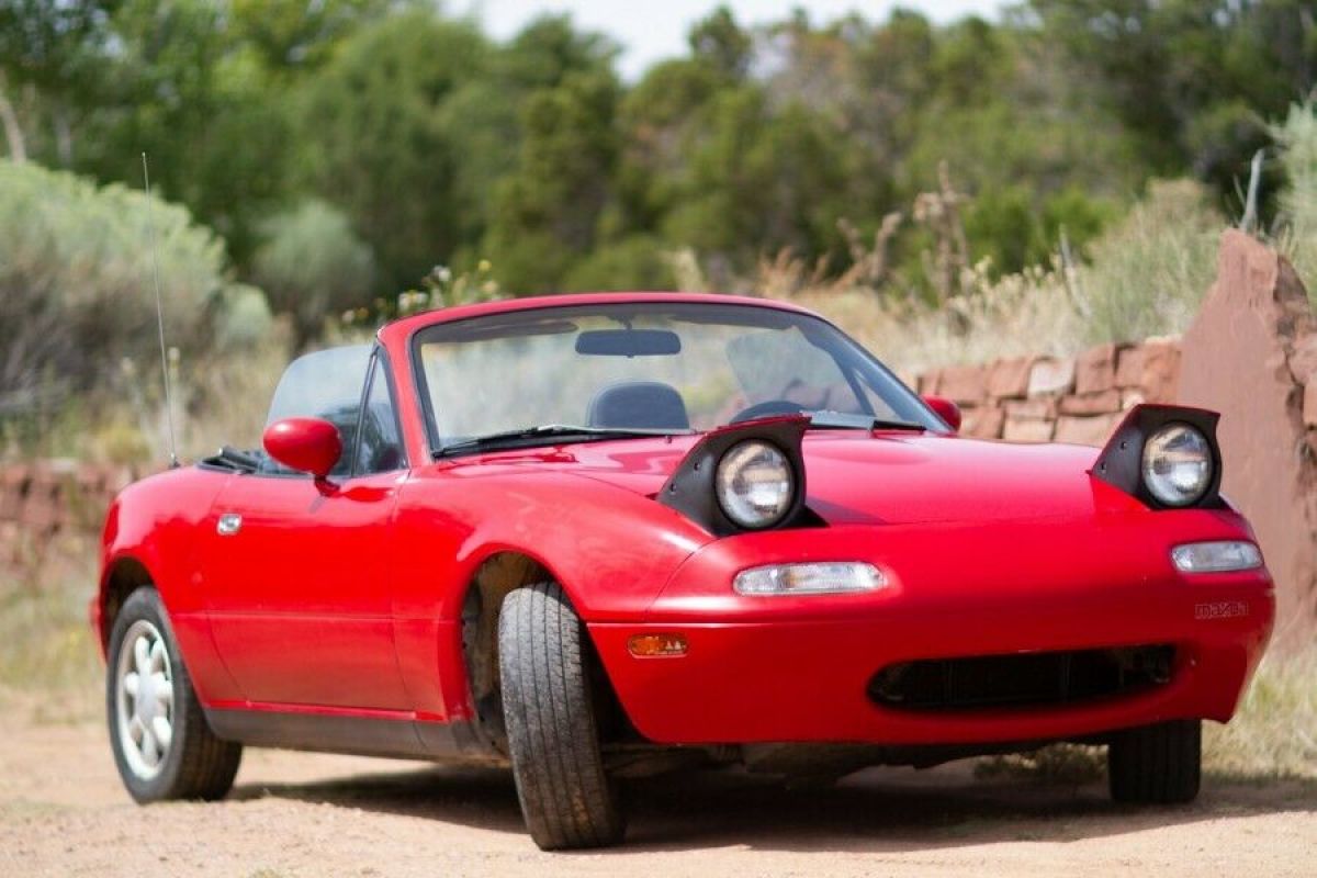 First year, Red, soft top, 2 previous owners, 57,000 miles 1990 Mazda MX-5 Miata