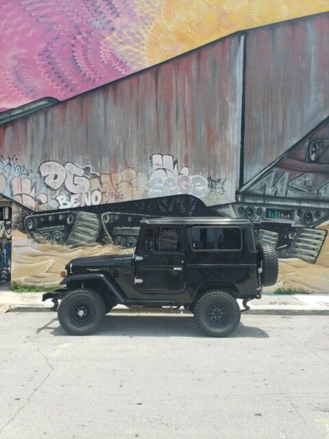 1977 Toyota Land Cruiser FJ40 - photo 4