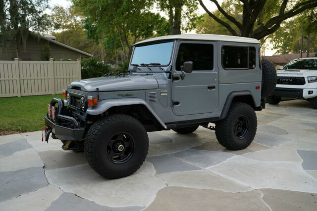FJ40 UZJ-40 Toyota Tundra V8/ Auto 1976 Toyota Land Cruiser FJ40