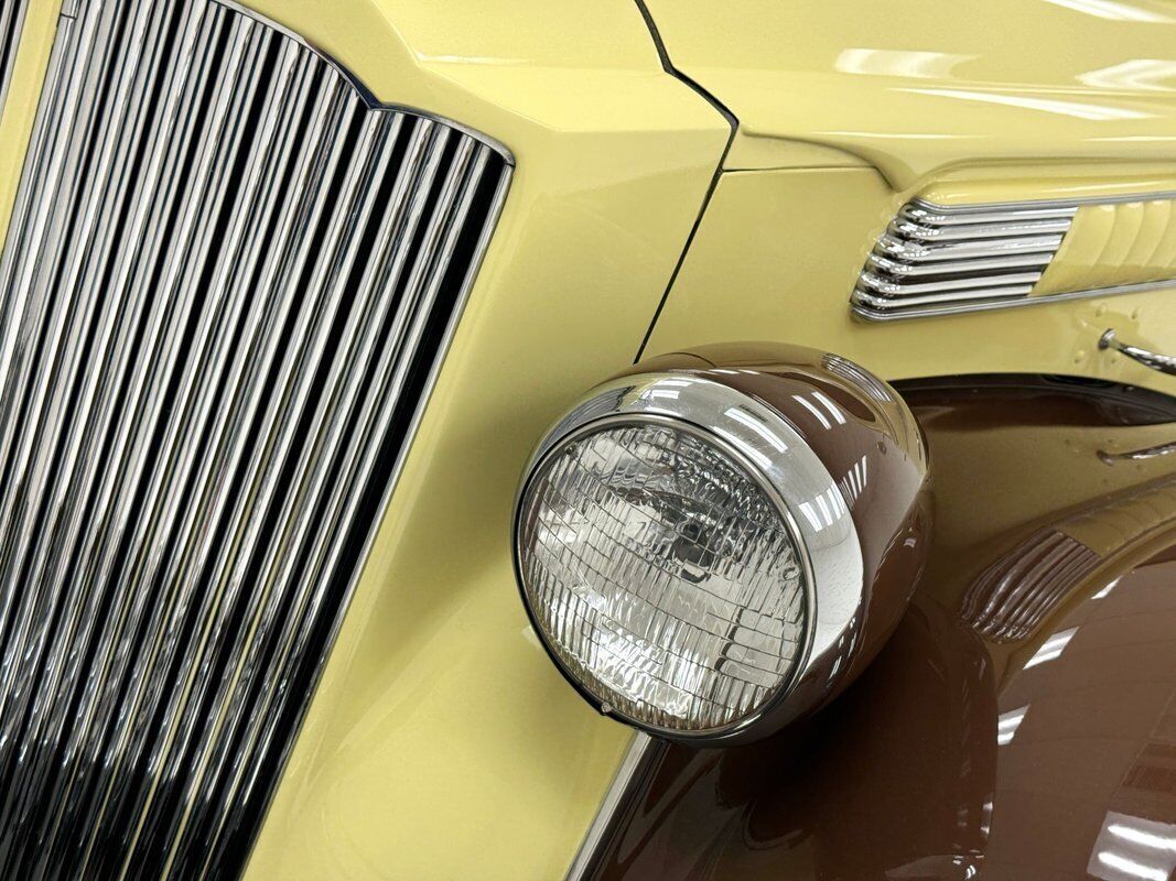 1939 Packard 1700 6 Series Touring Sedan - photo 10