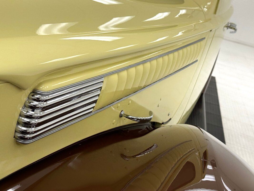 1939 Packard 1700 6 Series Touring Sedan - photo 11