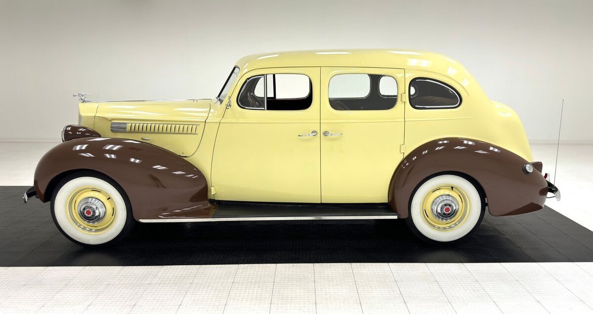 1939 Packard 1700 6 Series Touring Sedan - photo 2