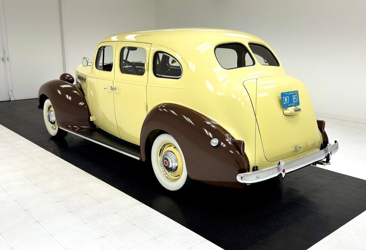 1939 Packard 1700 6 Series Touring Sedan - photo 3