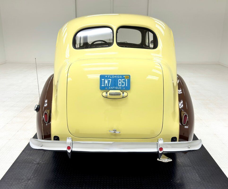 1939 Packard 1700 6 Series Touring Sedan - photo 4