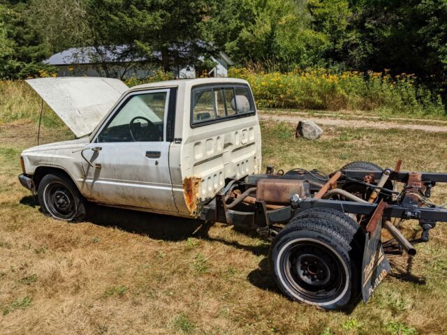 Flatbed, dolphin, camper, 22re, parts, Toyota, project 1985 Toyota Pickup Commercial / Camper RN55