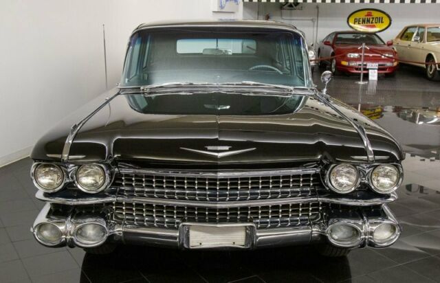 1959 Cadillac Fleetwood Series 75 9 Passenger Sedan - photo 3