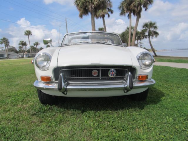 1970 MG MGB Convertible - photo 2