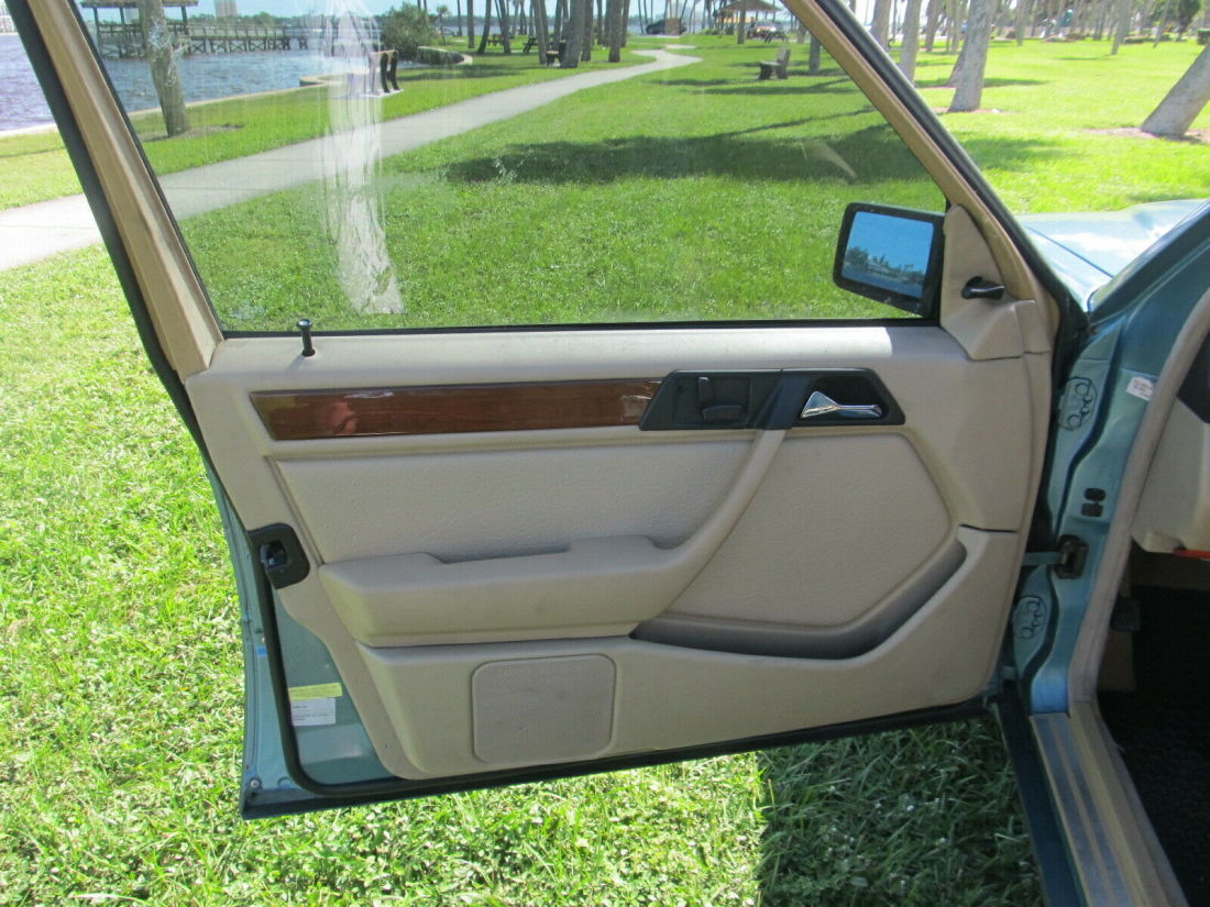 1992 Mercedes-Benz E-Class - photo 6