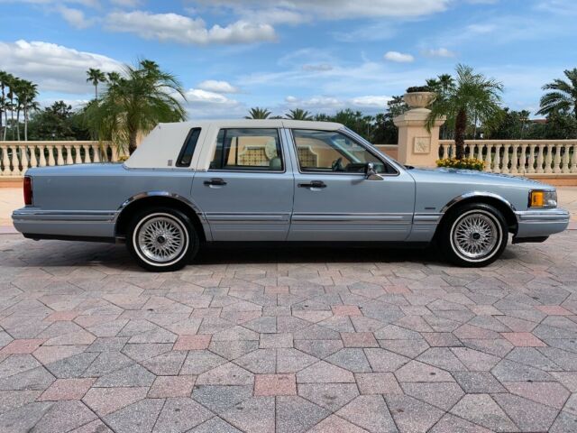 Florida car showroom new 1993 Lincoln Town Car 45k original miles