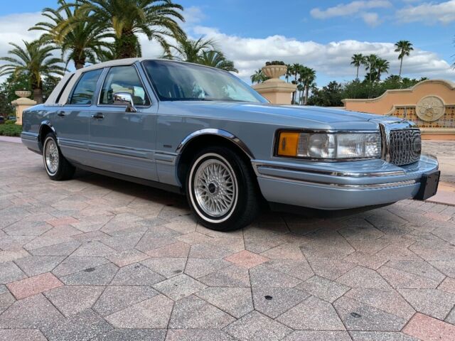 1993 Lincoln Town Car 45k original miles - photo 2