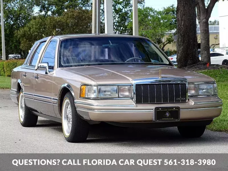 FLORIDA CLEAN-VOGUE PACKAGE-SUPER LOW MILES-ABSOLUTELY NONE NICER 1992 Lincoln Town Car Signature