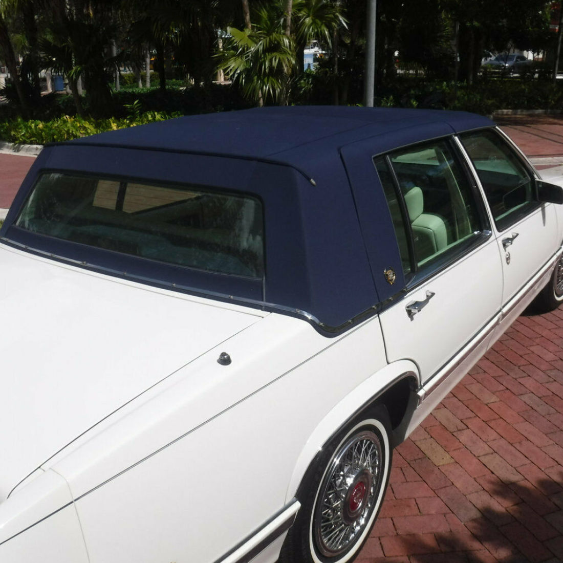 1992 Cadillac DeVille 4dr Sedan - photo 10