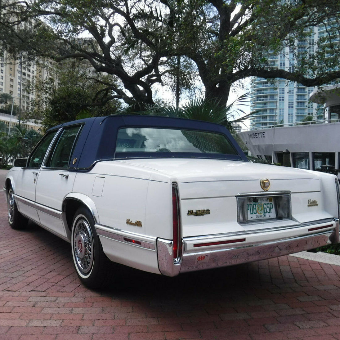 1992 Cadillac DeVille 4dr Sedan - photo 3