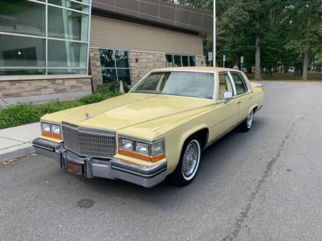 FLORIDA VERO BEACH CAR SHARP CAR RUNS AND DRIVES LIKE 1980 Cadillac Brougham