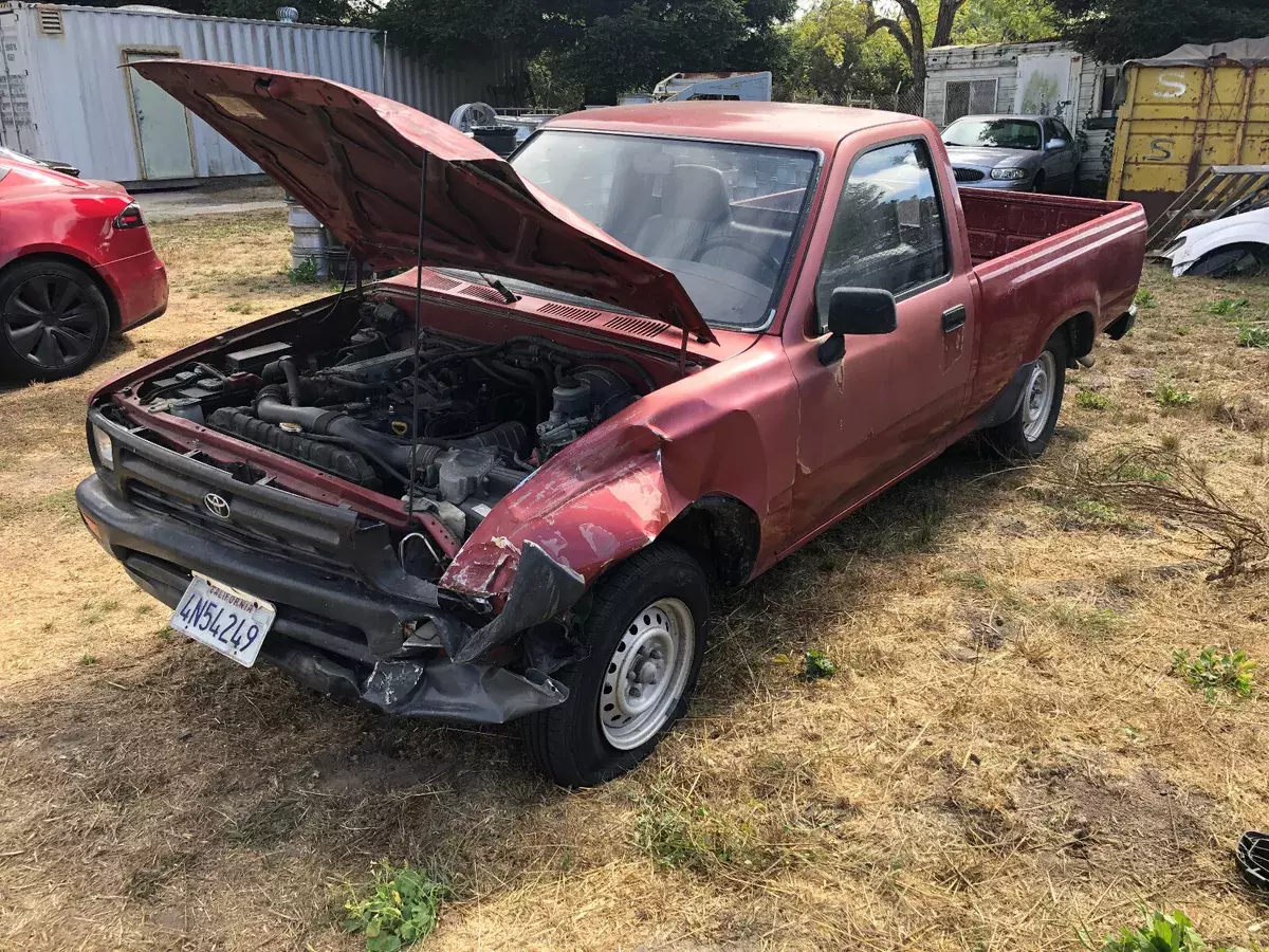 For parts including sweet running 22r engine with 186K miles 1992 Toyota Pickup 1/2 TON SHORT WHEELBASE