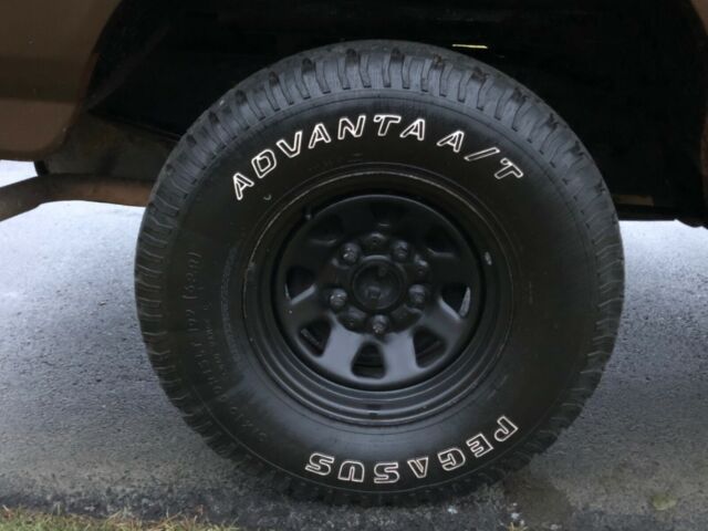 1990 Ford Bronco Custom - photo 4