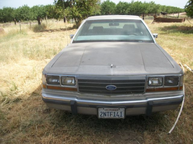 1989 Ford Crown Victoria 4Dr. Family Car - photo 2
