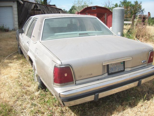 1989 Ford Crown Victoria 4Dr. Family Car - photo 3