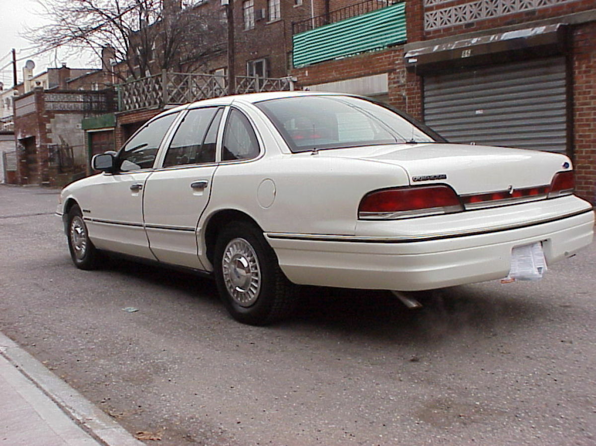 1994 Ford Crown Victoria - photo 2