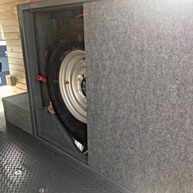1991 Ford E-Series Van - photo 11