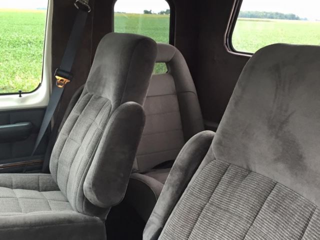 1984 Ford E 350 Custom Car Hauler - photo 9