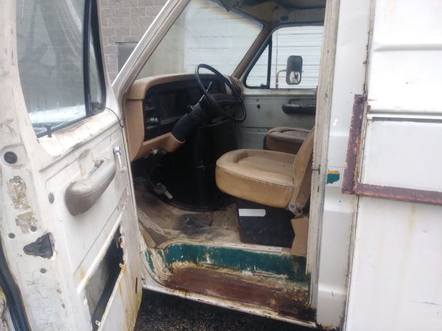 1984 Ford E-Series Van - photo 8