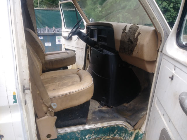 1984 Ford E-Series Van - photo 9