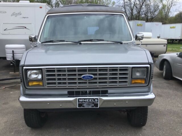 1989 Ford E-Series Van - photo 2