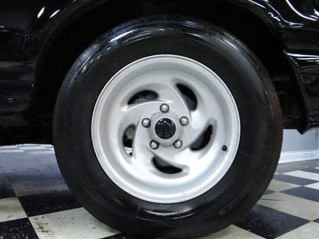 1993 Ford F-150 Styleside Lightning 117" WB - photo 12