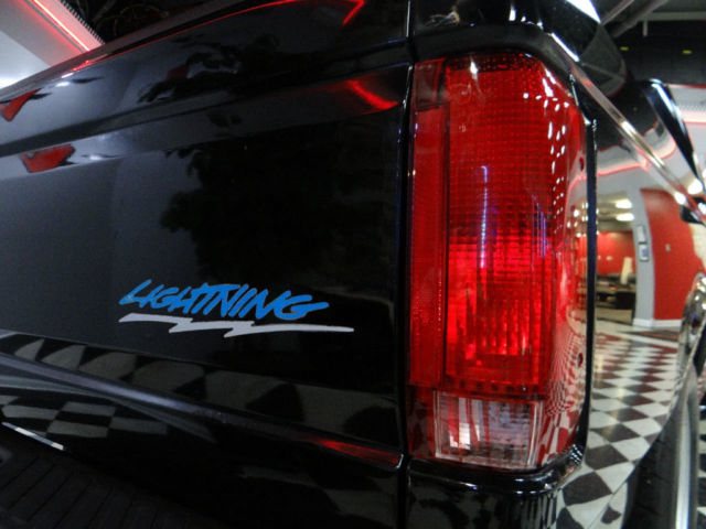 1993 Ford F-150 Styleside Lightning 117" WB - photo 4