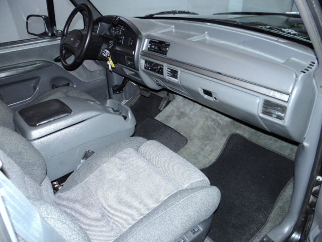 1993 Ford F-150 Styleside Lightning 117" WB - photo 5
